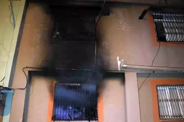 Hırsızlıkla da yetinmediler! Yağmaladıkları evi, içerideki 3 çocukla birlikte ateşe verdiler