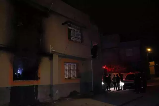 Hırsızlıkla da yetinmediler! Yağmaladıkları evi, içerideki 3 çocukla birlikte ateşe verdiler