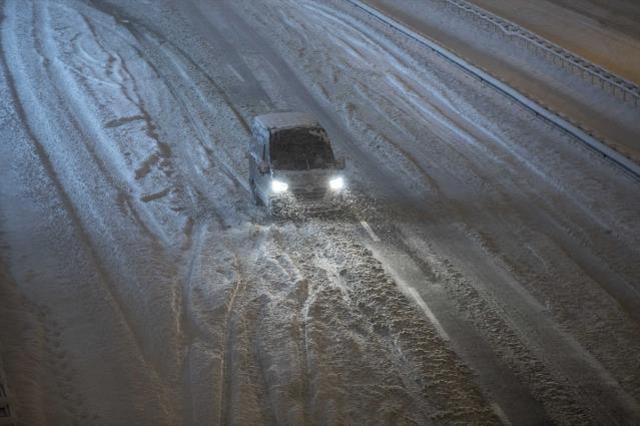 İstanbul'da kar kalınlığı 85 santimetreye ulaştı! İşte megakentten afet görüntüleri