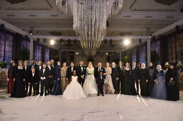 Muhammet Cevahir ve Nurdan Yılmaz, ünlü isimlerin akın ettiği düğün töreninde evlendi