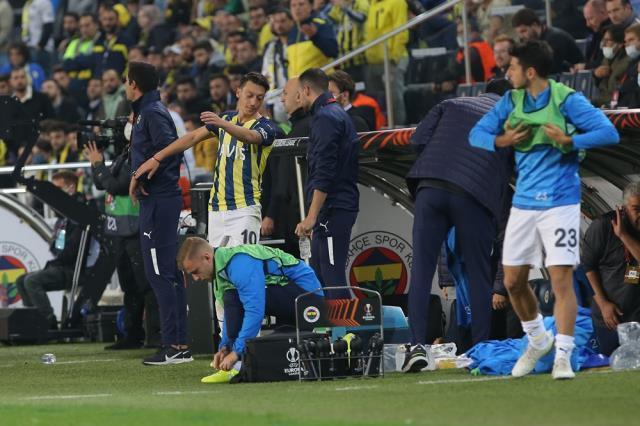 Ali Koç'un sabır taşı çatladı! Mesut Özil ile tüm ipler koptu, takımdan ayrılıyor