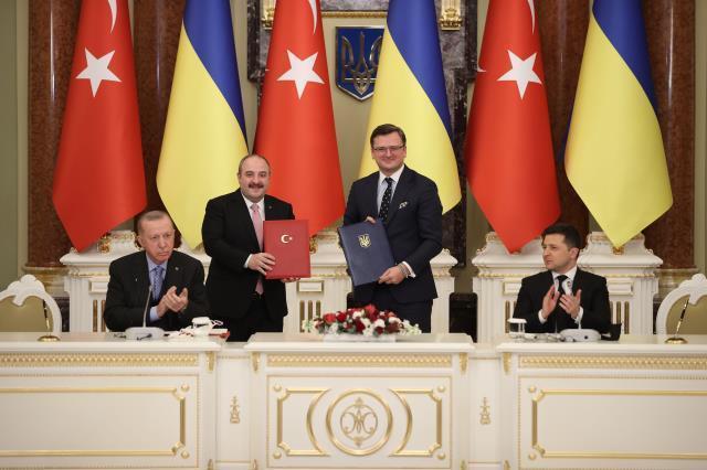 Son Dakika! Ukrayna Devlet Başkanı Zelenskiy: BAYKAR Makina, İHA'larının Ukrayna'daki üretimini genişletecek