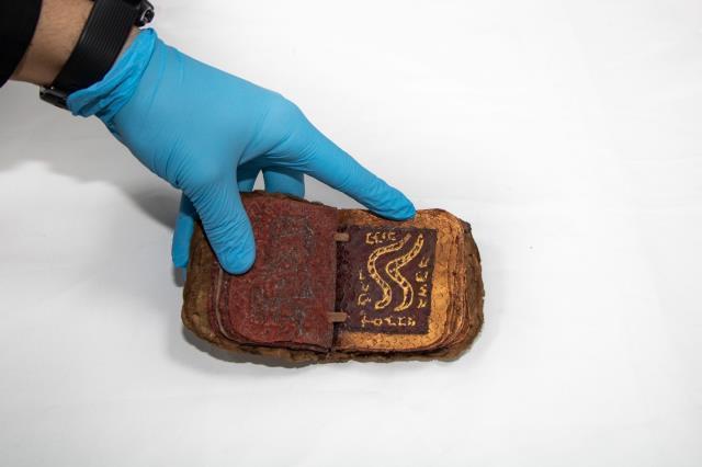 Tarih hırsızları İbranice el yazmalı kitabı 300 bin TL'ye satarken yakalandılar