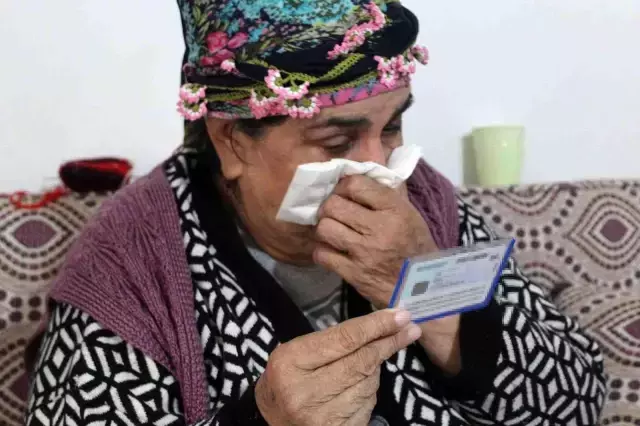 74 yıl sonra kimliğine kavuştu, 'Sevgilime kavuştum' diyerek hüngür hüngür ağladı