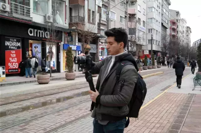 Hemşirelik öğrencisinin çektiği videolar milyonlarca izlendi! Para kazanıyor