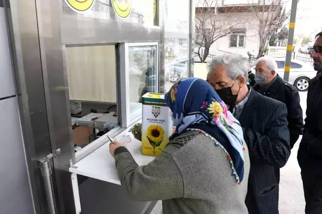 TMO'nun indirimli ürünlerine büyük ilgi! 5 litrelik ayçiçek yağını 92,5 liradan satıyorlar