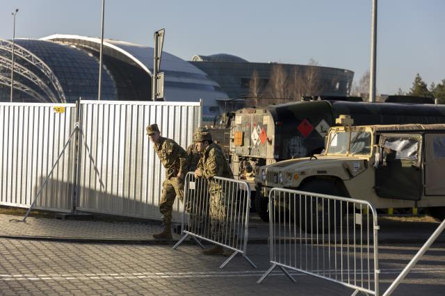 Rusya'nın Ukrayna'ya yönelik askeri müdahalesi sonrası Polonya'daki ABD üssünde hareketlilik yaşanıyor