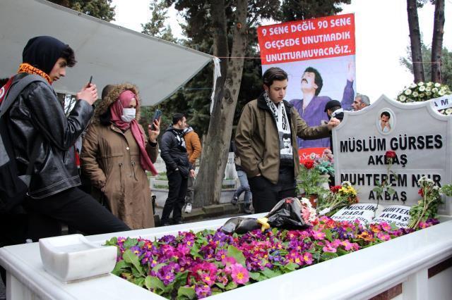 Müslüm Gürses ölümünün 9. yılında mezarı başında anıldı