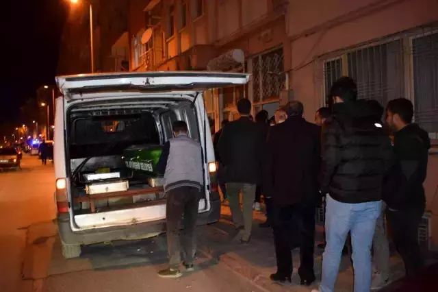 24 yaşındaki evinde doğal gaz borusuna asılı halde bulundu