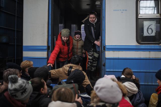 Son Dakika! Rusya ile Ukrayna heyetleri bugün saat 15.00'te Belarus sınırında 3. kez müzakere masasına oturacak