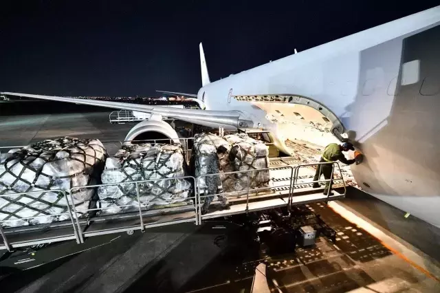 Savaşta tarafını seçen Japonya, Ukrayna'ya uçak dolusu askeri malzeme yolladı