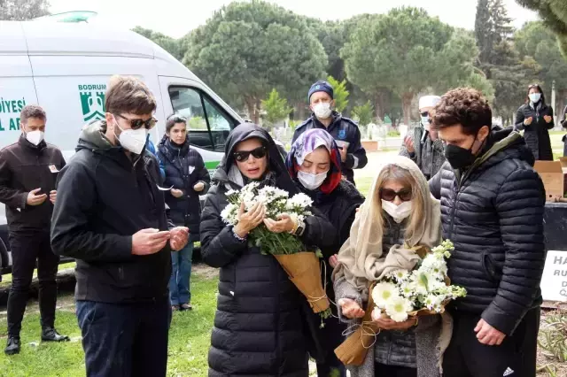 Seray Sever, gözyaşları içerisinde babasına veda etti