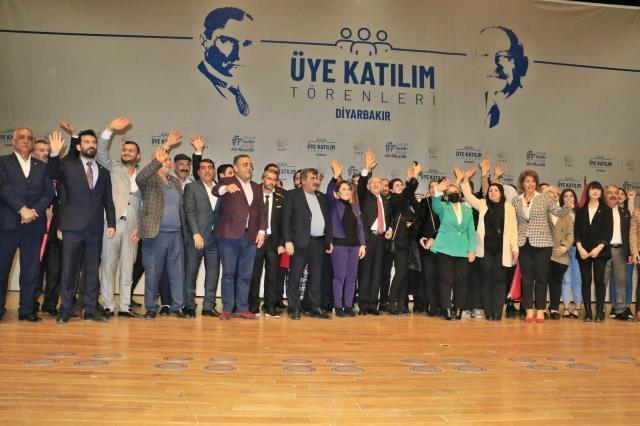 CHP lideri Kılıçdaroğlu'ndan Diyarbakır'da partisine özeleştiri: Gelip sofranıza oturmadık