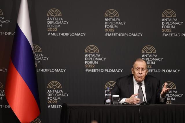 Son Dakika! Rusya Dışişleri Bakanı Lavrov: Günlük olarak insani koridor açılmasını önerdik
