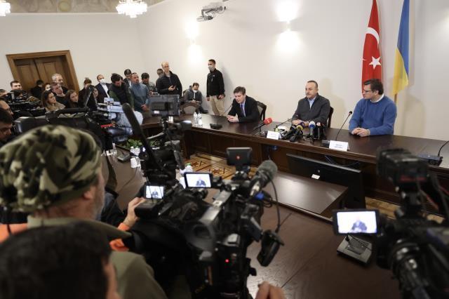 Son Dakika! Dışişleri Bakanı Çavuşoğlu, Ukraynalı mevkidaşı Kuleba ile görüştü: İki liderin bir araya gelme olasılığı var