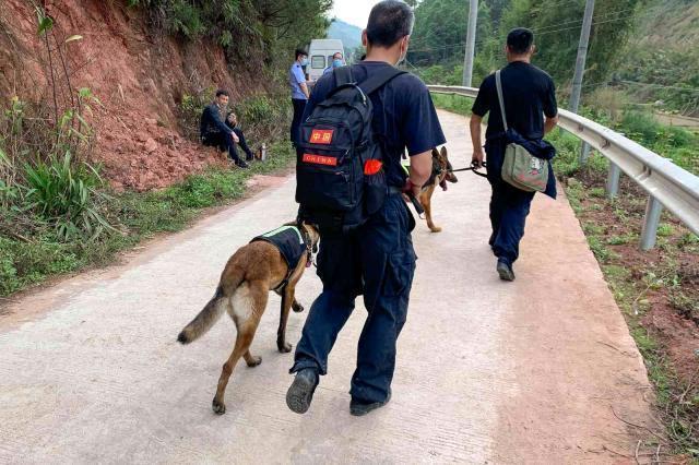Çin'de düşen yolcu uçağının kara kutusu bulundu