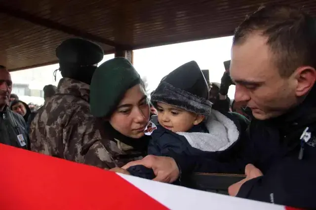 Şehidin cenazesinde acı detay: Şehit olduğu gün evlilik yıl dönümüymüş