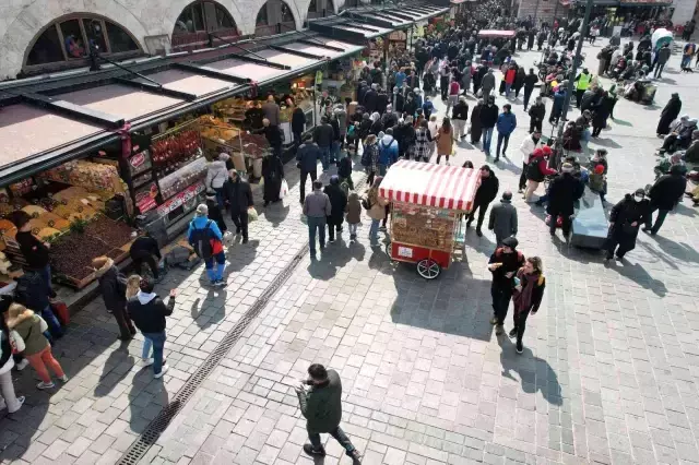 Mısır Çarşısı'nda Ramazan yoğunluğu! Alışverişe çıkanlar aynı dertten muzdarip