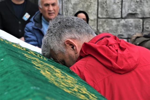 9 yaşındaki Mahra gözyaşları arasında toprağa verildi