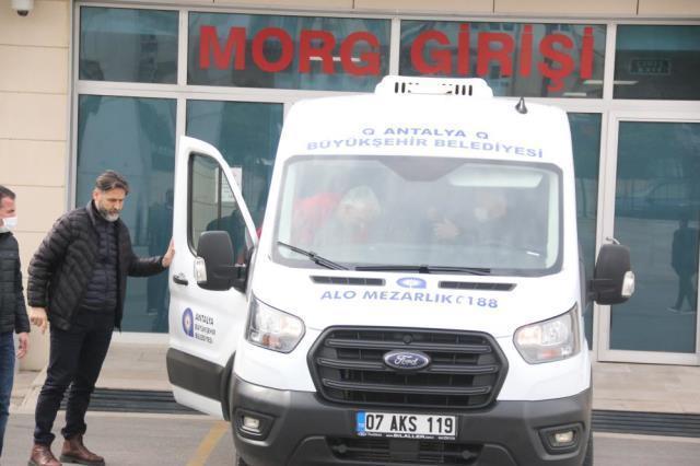 Köpekten kaçarken kamyonun altında kalmıştı! Minik Mahra'nın cenazesi alınırken gözyaşları sel oldu