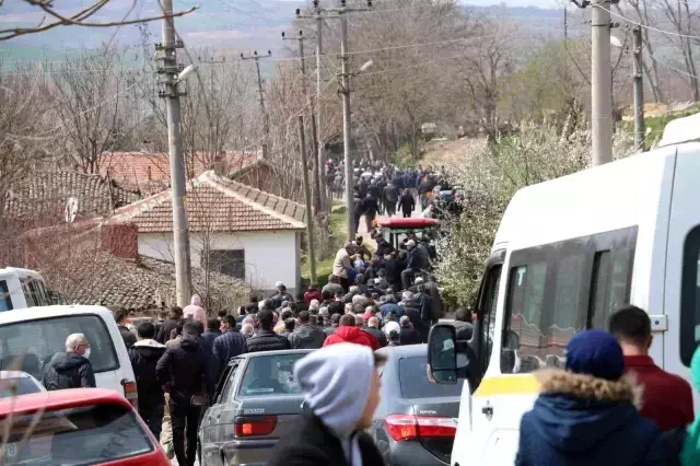 Tüm Edirne bu olaya kilitlendi, herkes gelecek haberi bekliyor! Katledilen aile toprağa verildi