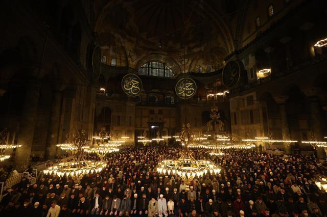 Ayasofya-i Kebir Camii'nde 88 yıllık teravih hasreti meydana taştı