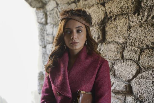 Aziz dizisinin başrolü Damla Sönmez koronavirüse yakalandı