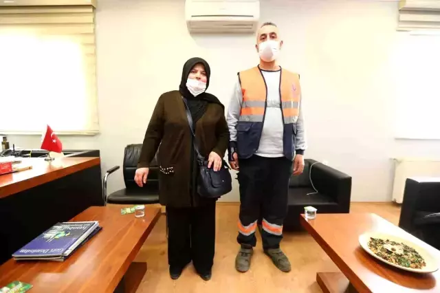Çöpte bulduğu altınları sahibine teslim eden temizlik işçisine teşekkür edildi, sözleri manidar