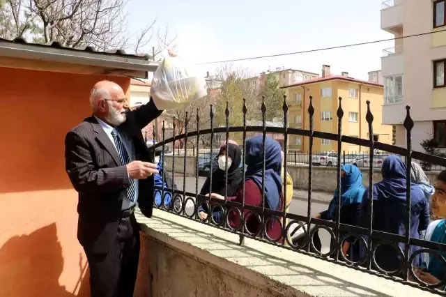 Bu bakkalda para geçmiyor, gelen kimse boş çevrilmiyor