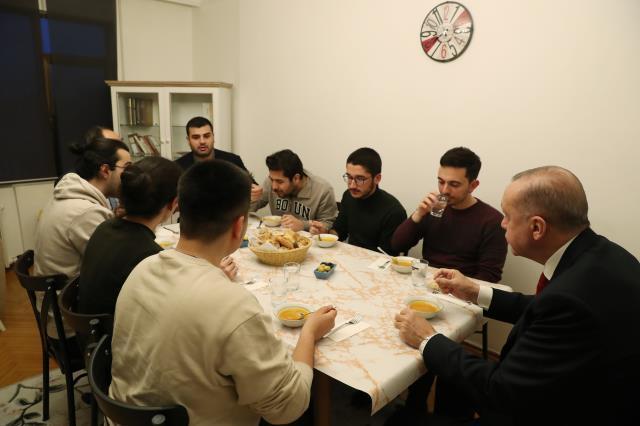 İftar sonrasında öğrencilerle paylaştı! İşte Cumhurbaşkanı Erdoğan'ın en sevdiği yemek