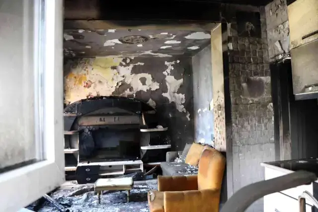 Annesinin kardeşini sokakta aramaya çıkmasını fırsat bilen çocuk patlattığı torpille evi kül etti