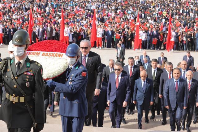 Gazi Meclis 102 yaşında! Devlet erkanı, 23 Nisan Ulusal Egemenlik ve Çocuk Bayramı için Ata'nın huzuruna çıktı