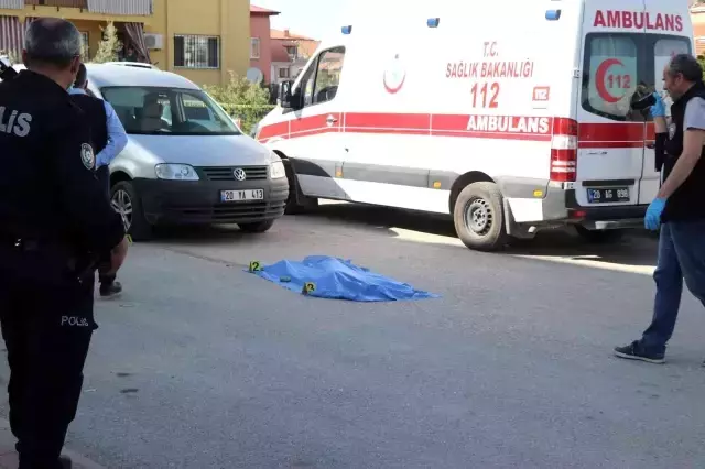 Hafif ticari aracın çarpmasıyla ölen çocuğun yakınlarının sözleri yürekleri dağladı: Ne olur son bir kez göreyim