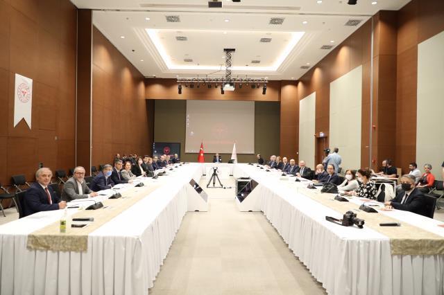 Son Dakika: Bakan Koca'dan kafa karışıklığını ortadan kaldıran paylaşım: Okullarda maske mecburiyeti kalktı