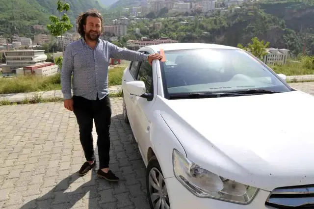 Otomobiline saldırı düzenlendiğini sandı, kameraları izleyince küçük çocuğun canını kurtarmaya çalıştığını öğrendi