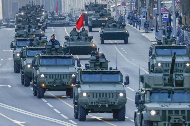 Rusya'daki Zafer Bayramı kutlamaları, Ukrayna'yı teyakkuza geçirdi: Önlemler artırıldı, Zelenski'ye özel koruma sağlandı