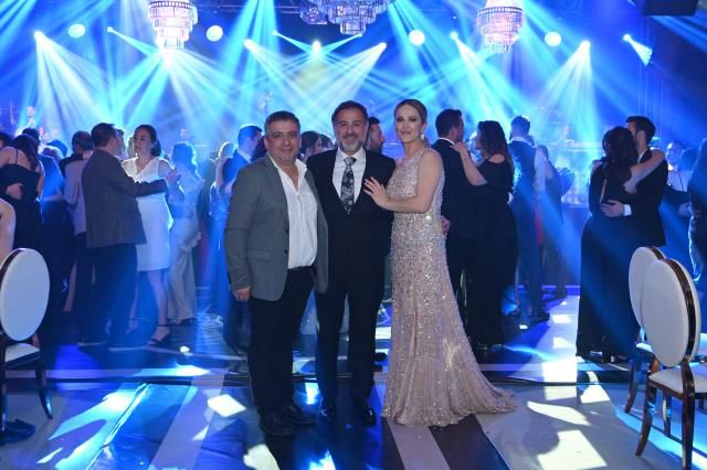 Cemiyet bu düğüne akın etti! Ebru Gündeş şarkılarıyla unutulmaz anlar yaşattı