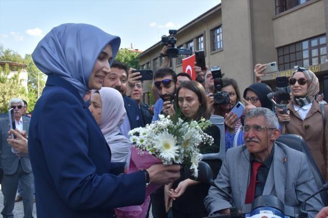 Türkiye'nin ilk başörtülü valisi Kübra Güran Yiğitbaşı görevine başladı! Erdoğan ve Soylu'ya şükranlarını sundu
