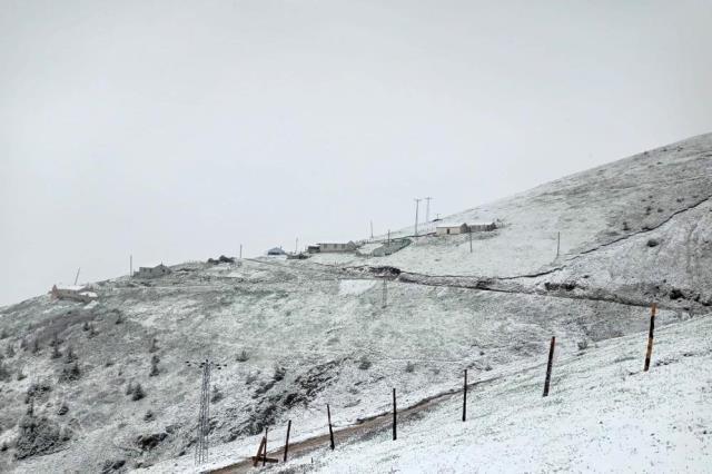 Mayıs ayında kar sürprizi! Hava sıcaklıklarının aniden düşmesiyle 12 il beyaza büründü