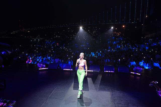 Hande Yener... KURUÇEŞME'DE KOZMİK ENERJİ!