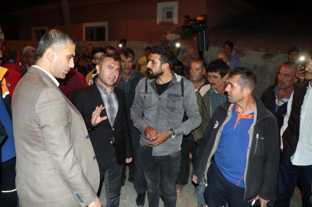 Deprem sonrası evlerde çatlaklar meydana geldi, Kaymakam Savar deprem bölgesinde incelemelerde bulundu