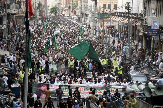 Hz. Muhammed'e hakaretlerin protesto edildiği Hindistan'da 300 kişi tutuklandı