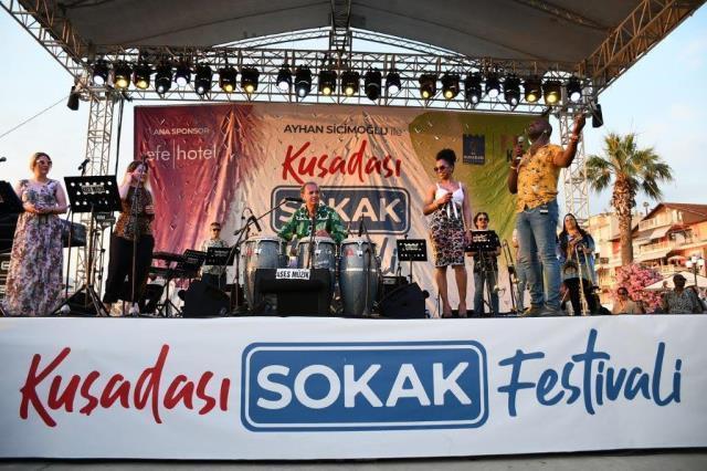 Kuşadası Sokak Festivali, dünyaca ünlü Rio karnavalına taş çıkarttı