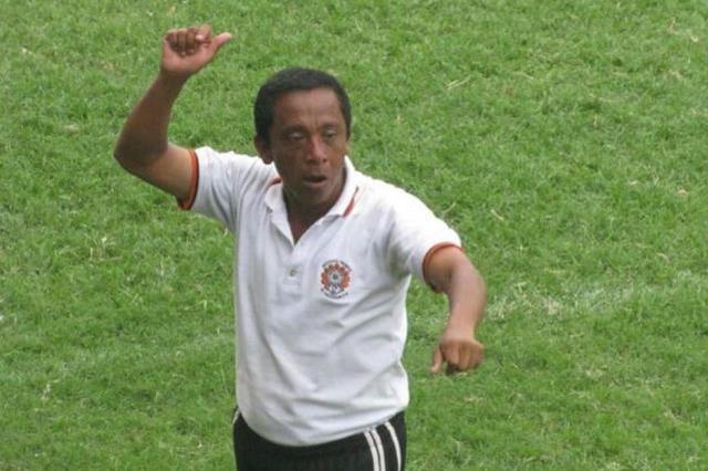 Gösterdiği kırmızı kart sonu oldu! Futbolcular ve taraftarlar, hakemi döve döve öldürdü