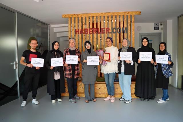 Sümeyra Teymur Gençlik Zirvesi Projesi'nde gençlere deneyimlerini aktardı