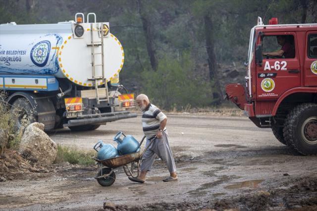 Marmaris'te orman yangının ilk başladığı nokta havadan görüntülendi, manzara yürek yakıyor