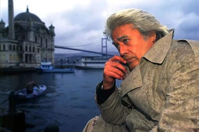 Yeşilçam'dan bir yıldız daha kaydı! Sinemanın efsane ismi Cüneyt Arkın kimdir?