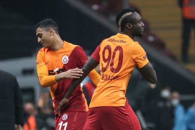 Galatasaray'da takımdan ayrılacak futbolcular belli oldu! Okan Buruk listeyi verdi