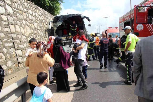 TEM'de büyük kaza, 11 araç birbirine girdi