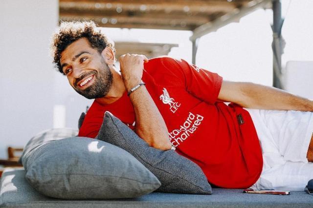Salah, Liverpool'da kaldı! Yıldız futbolcu sözleşmesini 2025 yılına kadar uzattı